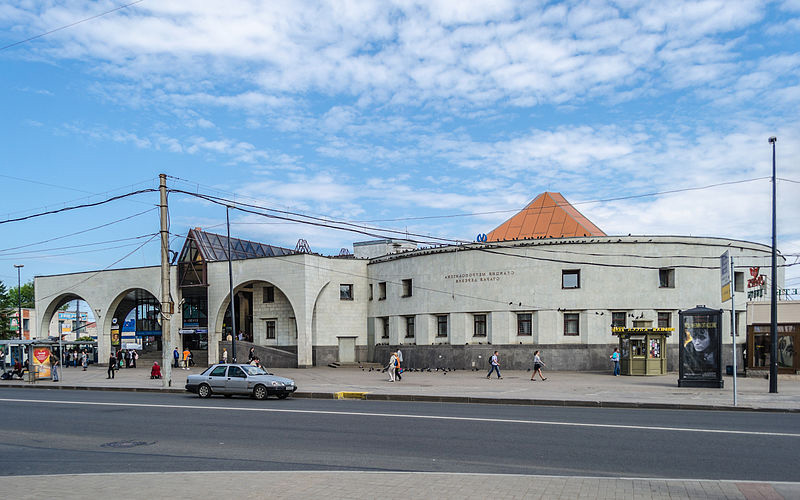 Проститутки рядом с метро Старая Деревня